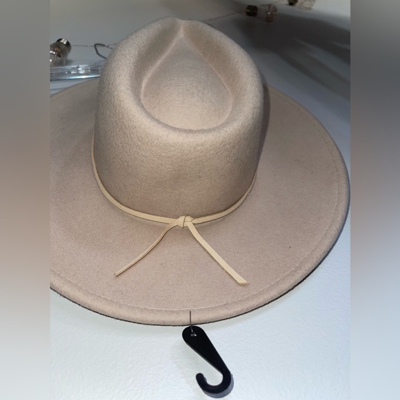 HAT OS NWT - Picture 2 of 6